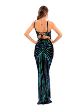 Vestido de noche a rayas con lentejuelas